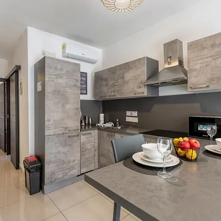 Entire Apartment For Your Holiday Tal-Hriereb Exterior photo